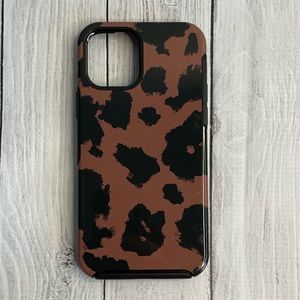 Otterbox Symmetry iPhone 12/12 pro cheetah print. Good condition minimal wear.
